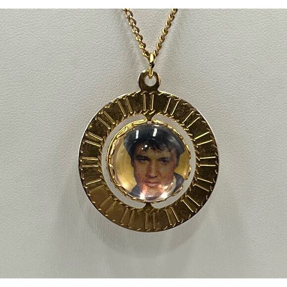 Vintage 1977 Elvis Presley Spinning Photo Goldtone Necklace Pendant
King Of Rock - Picture 2 of 13